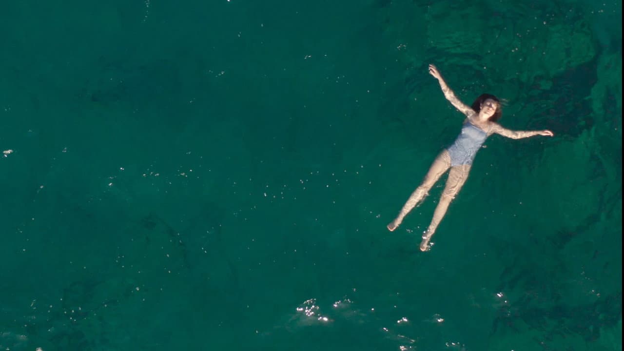 Une femme à la mer