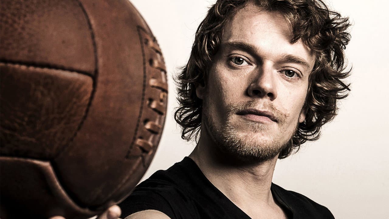 Futebol: A Origem de uma Paixão com Alfie Allen